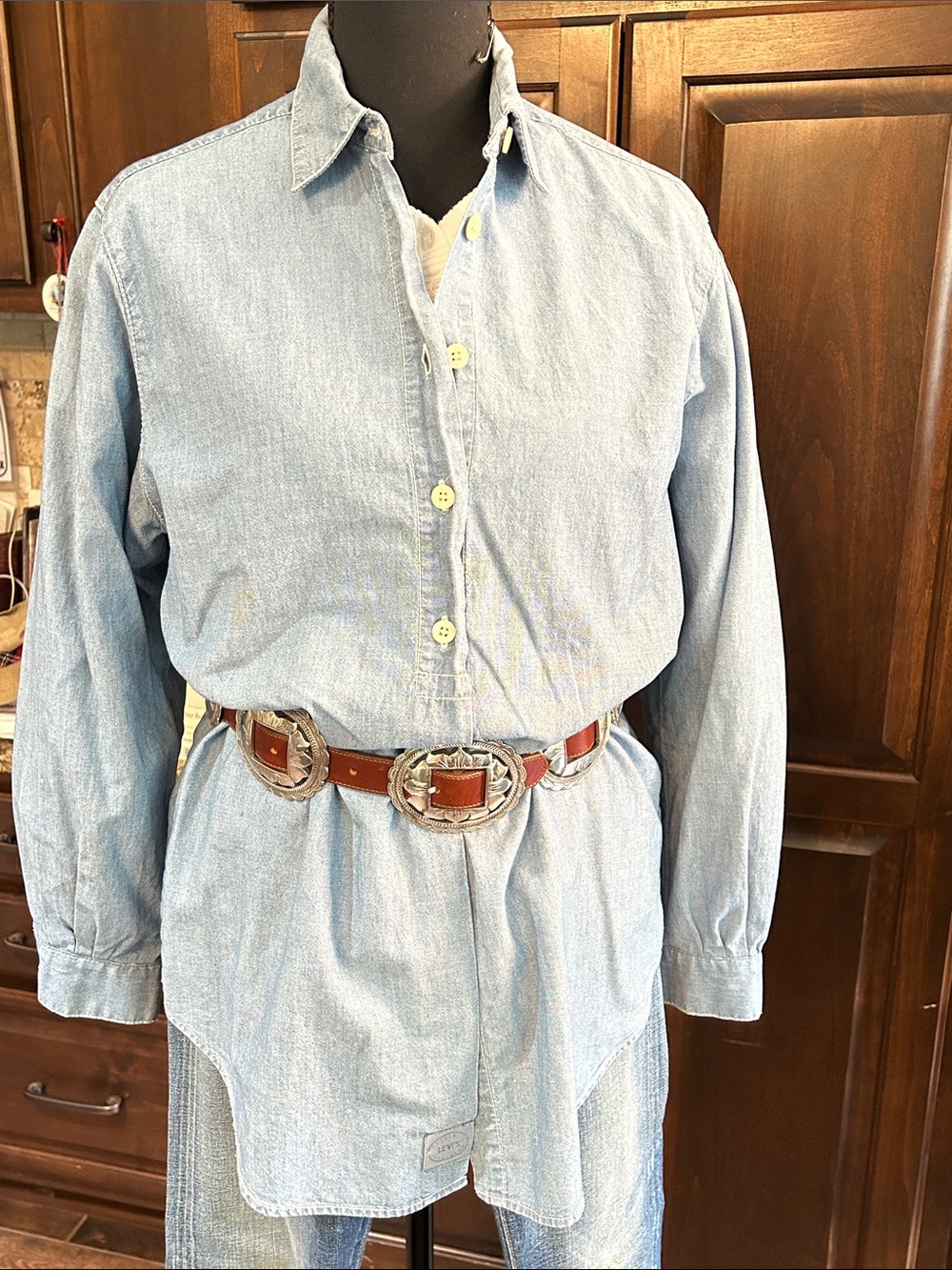 Levis Sz M Light Blue Chambray Denim Button-Up Shirt